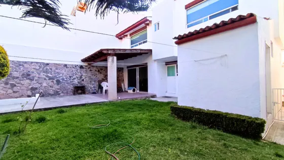 Casa En Venta En Colinas Del Bosque 3ra Seccion, Corregidora, 5 Habitaciones