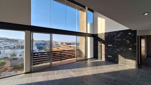 Penthouse En Venta En Vertice Juriquilla, Con Roof Privado!