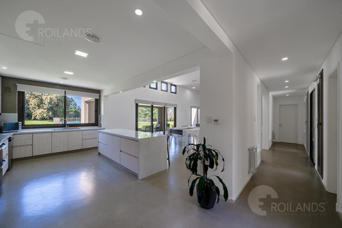 Venta De Casa 9 Amb Muebles Pileta Climatizada - 7000m2 De Terreno Chacras De Open Door