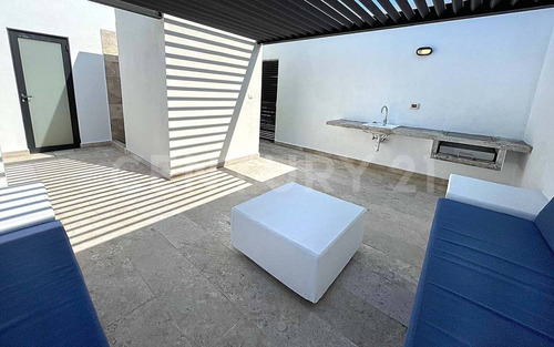 Exclusivo Pent House De 2 Niveles Ubicado En El Centro De Playa Del Carmen