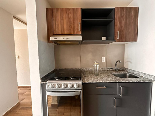 Departamento En Renta Con Balcón En La Nueva Santa María