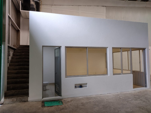 Bodega Con Excelente Ubicación, Uso De Suelo Industrial, Entrada Para Tráiler