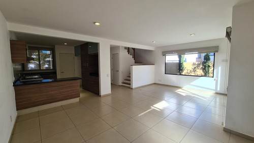 Casa En Renta En Vista Bosques Ideal Para Familias, Cerca De Santa Fe O Cuajimalpa, Cdmx