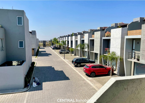 Casa Eco-residencial En Venta| Cuautlancingo | 3 Recámaras + Roof Garden| Muros Independientes