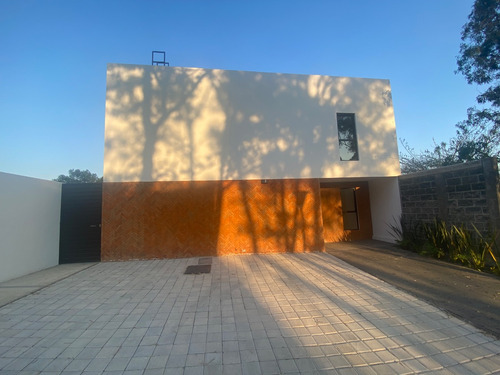 Venta De Casa Nueva En Puebla, Seguridad, Tranquilidad, Accesos Rápidos Por Periférico A Toda La Ciudad A La Autopista Y Zona Industrial, Precio Negociable.