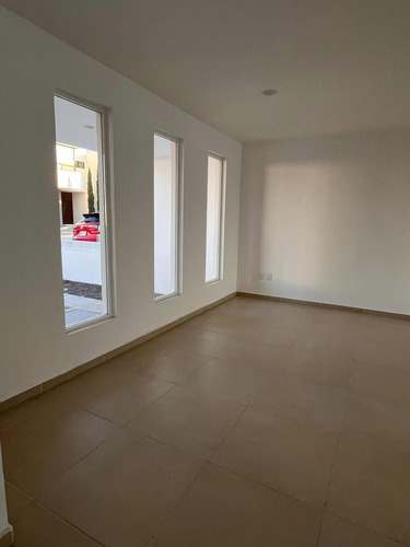 Casa En Venta En Cañadas Del Arroyo 4 Recámaras