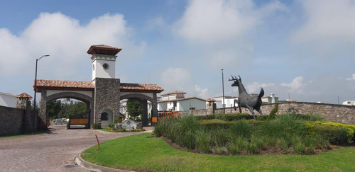 Venta De Casa En Villa Lago Condado Del Valle En Metepec