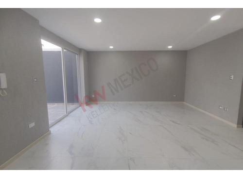 Casa En Venta Con Recámara En Planta Baja Y Roofgarden En Blvd Forjadores De Puebla.