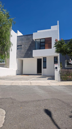 Casa En Venta En Colonia El Condado, Corregidora, Querétaro
