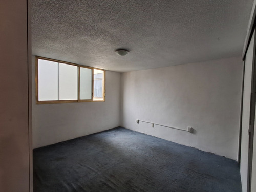 Departamento En Venta En La Del Valle Centro Con Balcón