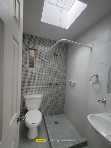 Departamento Muy Iluminado, Excelente Ubicación, Av Revolución